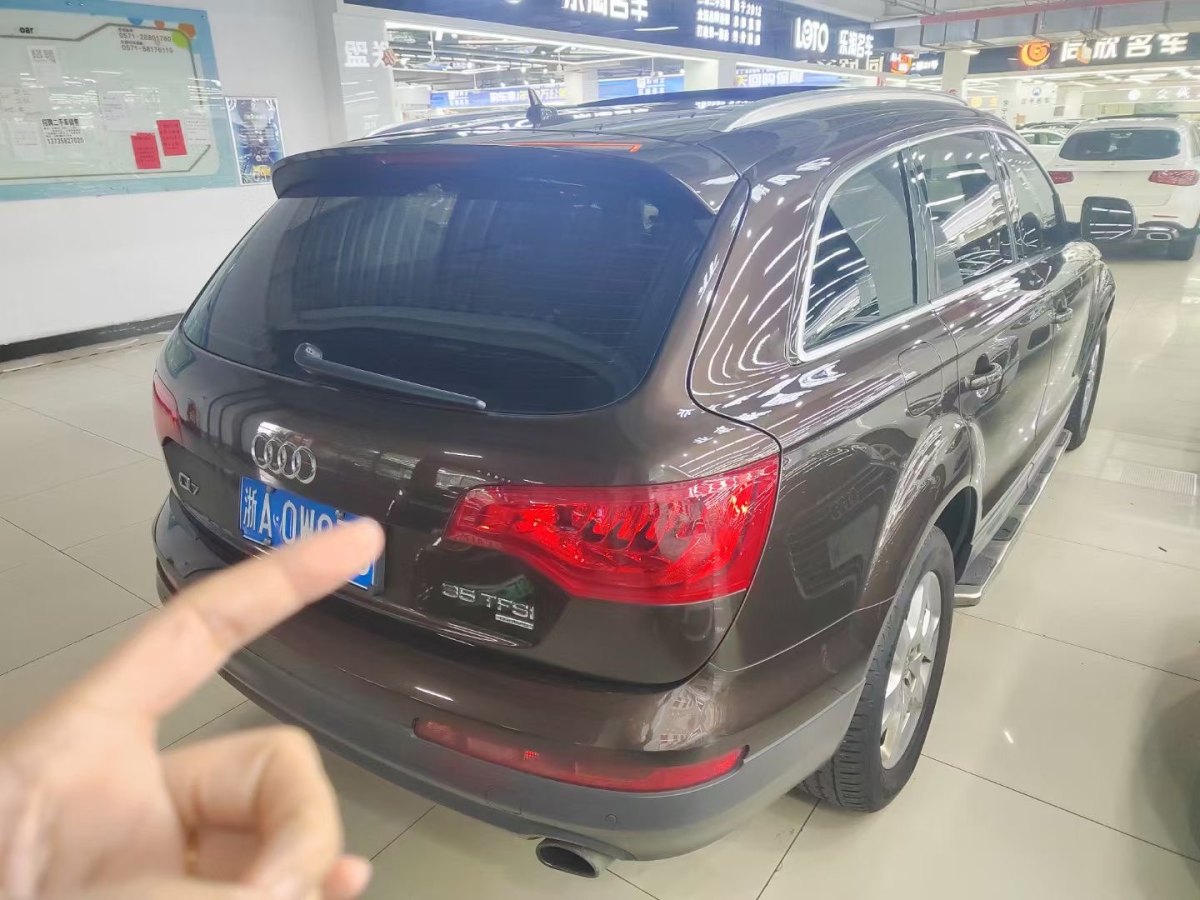 奧迪 奧迪Q7  2015款 35 TFSI 運(yùn)動(dòng)型圖片