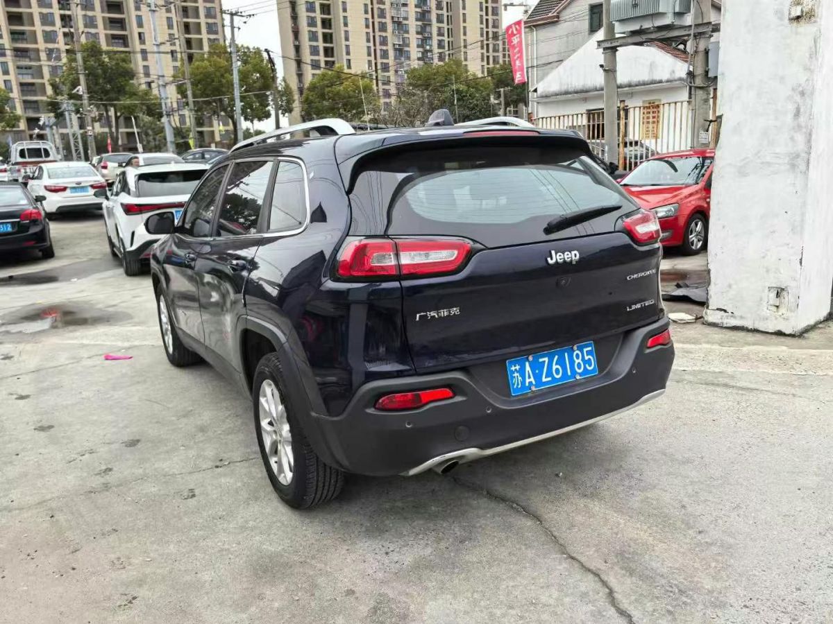 Jeep 自由俠  2018款 互聯(lián)大屏版 180T 自動(dòng)動(dòng)能版+圖片