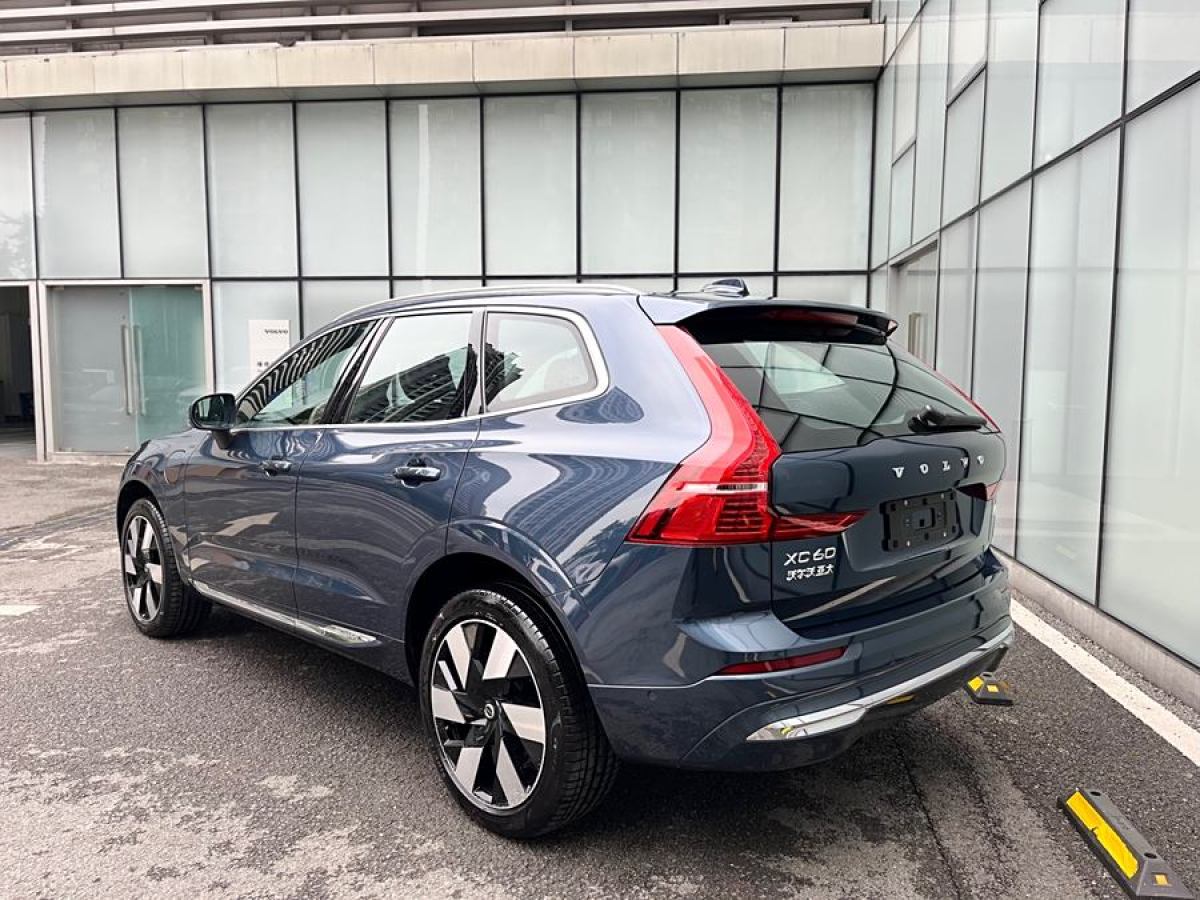 沃爾沃 XC60新能源  2024款 T8 插電混動 長續(xù)航四驅(qū)智雅豪華版圖片