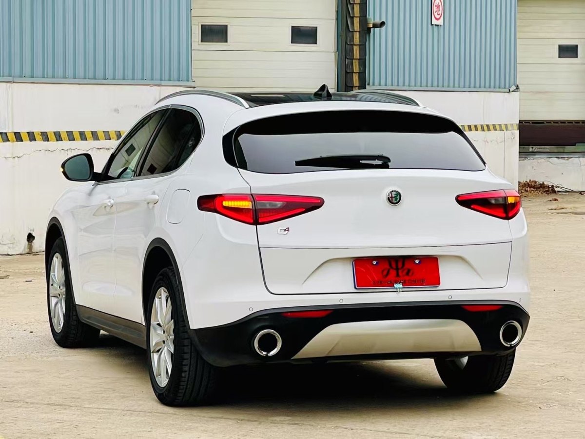 阿爾法·羅密歐 Stelvio  2017款 2.0T 200HP 豪華版圖片