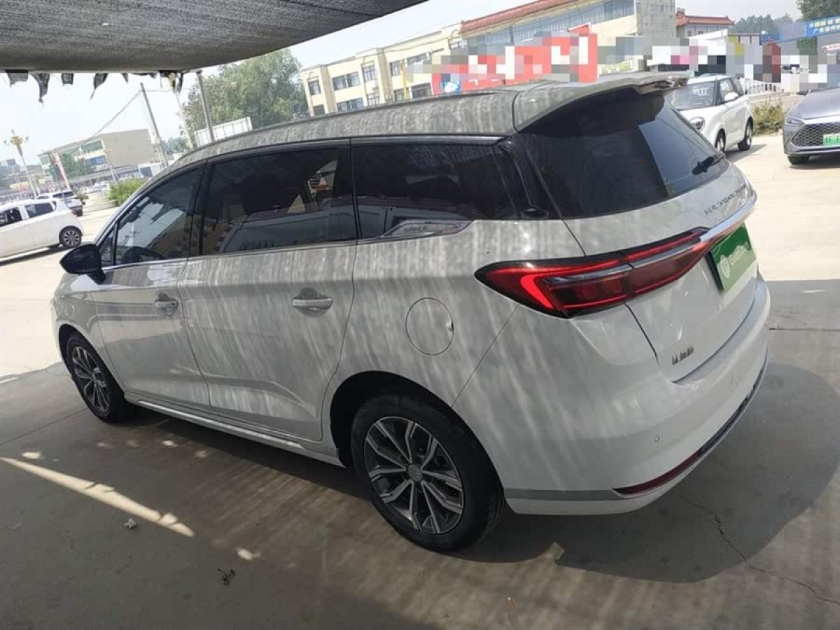 比亞迪 宋MAX  2021款 升級(jí)版 1.5T 自動(dòng)豪華型 6座圖片