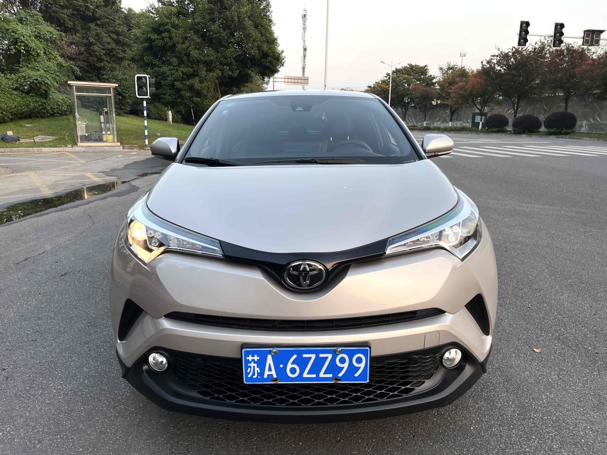 豐田 C-HR  2020款 2.0L 領(lǐng)先版圖片