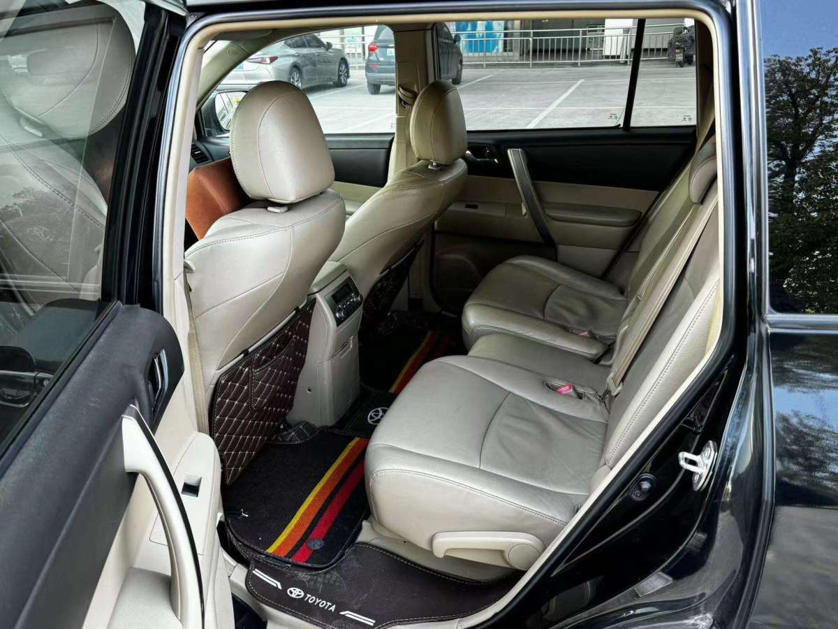 2012年6月丰田 汉兰达  2011款 2.7L 两驱7座豪华版