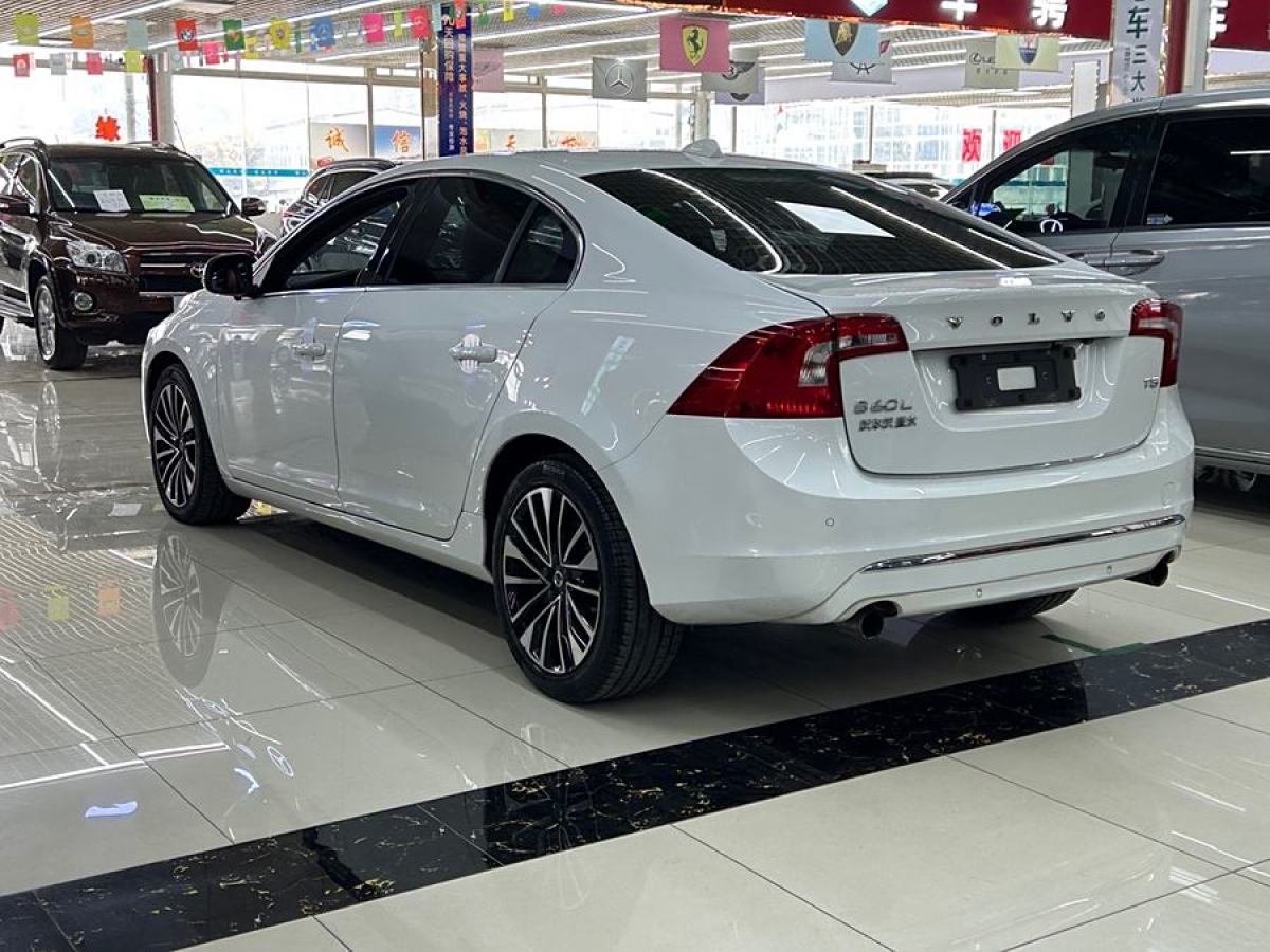 沃爾沃 S60  1448款 2.0T T5智尊版圖片