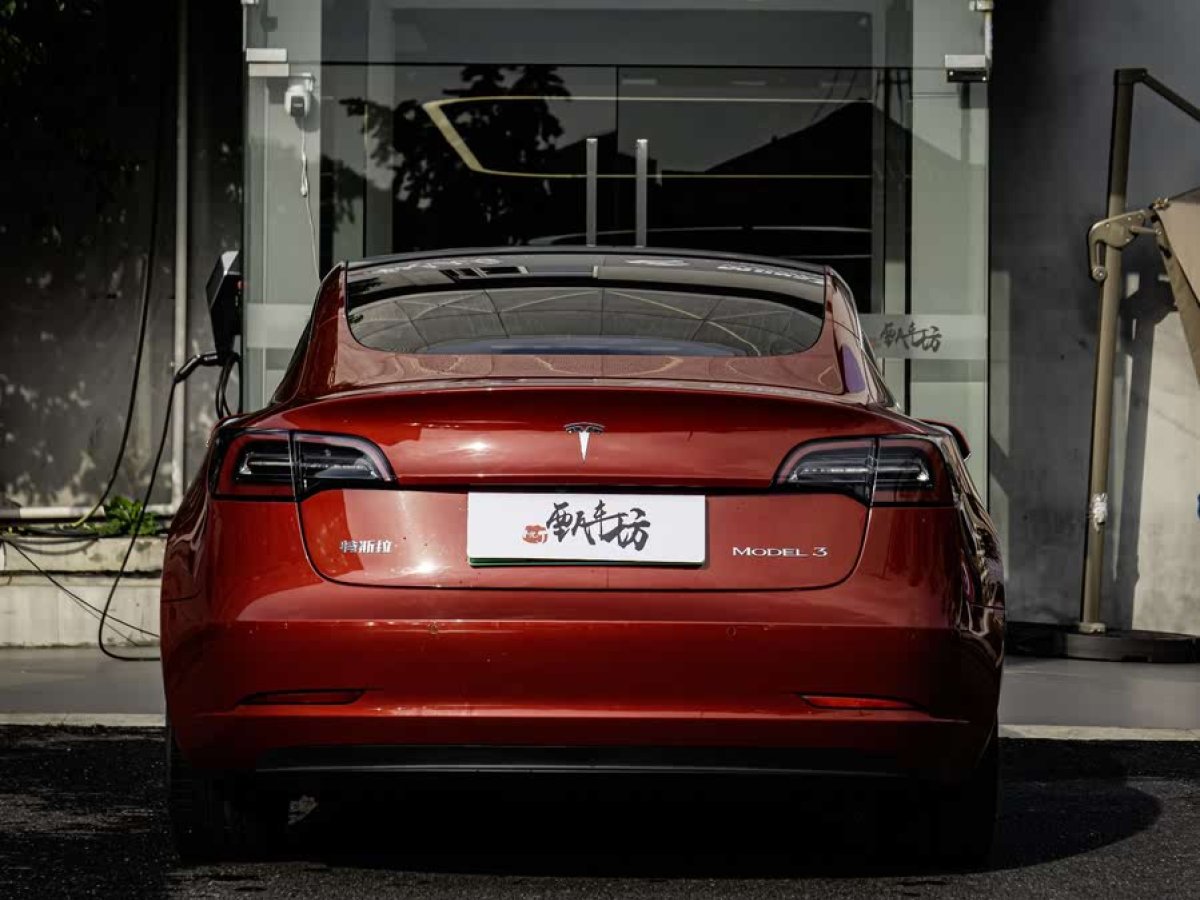特斯拉 Model 3  2020款 改款 標(biāo)準(zhǔn)續(xù)航后驅(qū)升級(jí)版圖片