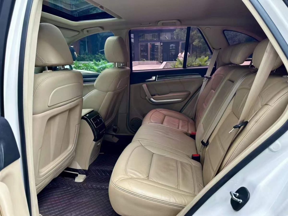 哈弗 H8  2015款 2.0T 兩驅(qū)豪華型圖片