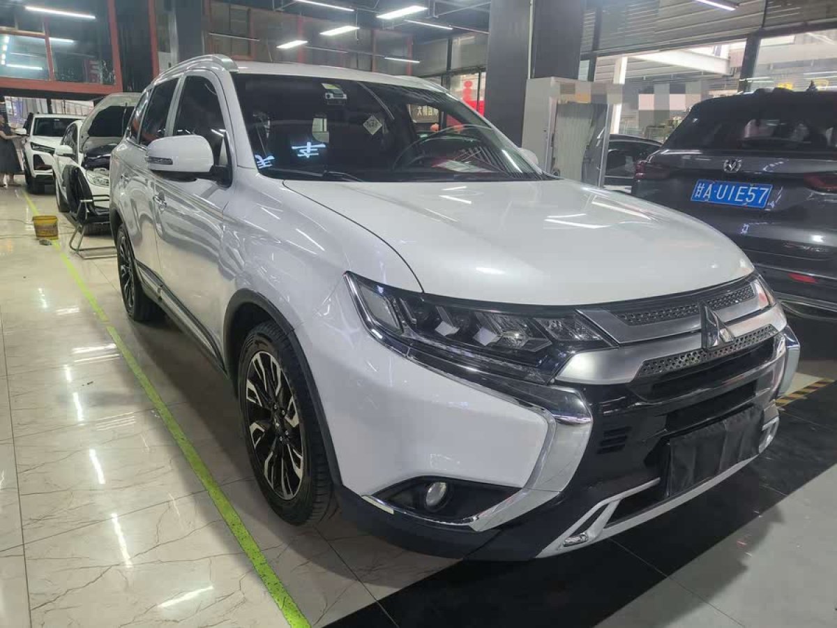 三菱 歐藍德  2019款 2.4L 四驅(qū)致享版 5座 國VI圖片