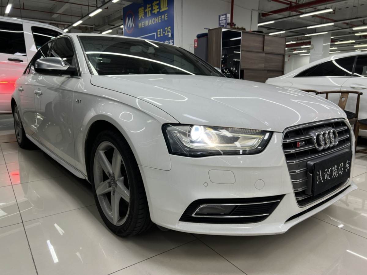 2013年12月奧迪 奧迪A4L  2013款 35 TFSI 自動(dòng)標(biāo)準(zhǔn)型