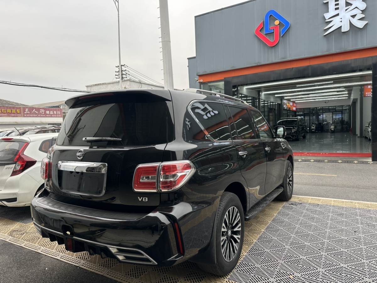 日產(chǎn) 途樂  2018款 4.0L 鉑金型圖片