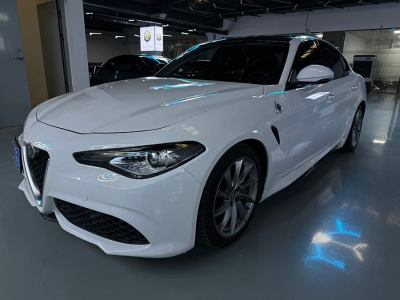 2017年11月 阿爾法·羅密歐 Giulia 2.0T 280HP 豪華版 碳纖維限量版圖片