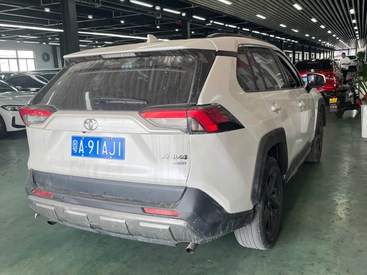 豐田 RAV4榮放  2022款 2.0L CVT四驅(qū)風(fēng)尚版圖片