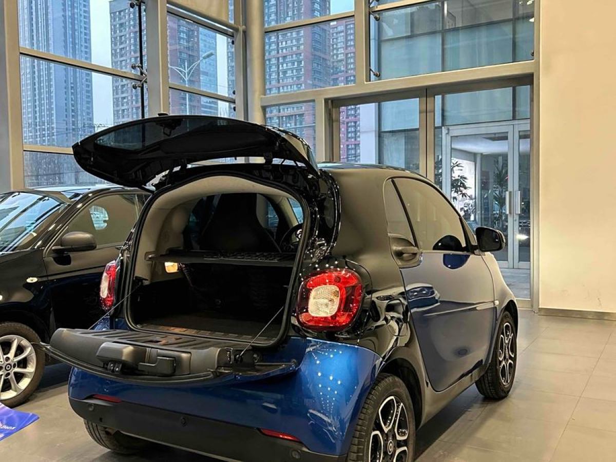 smart fortwo  2019款 0.9T 66千瓦硬頂先鋒版 國VI圖片