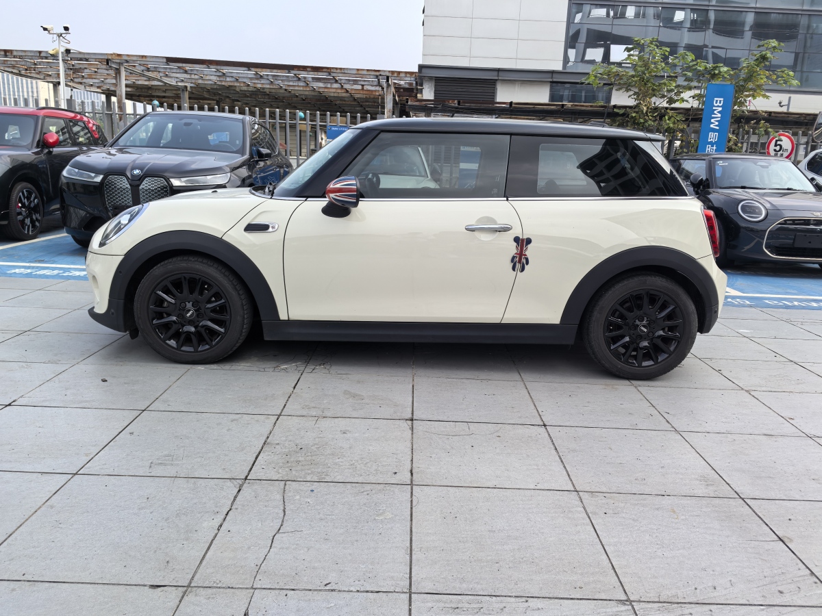 2019年4月MINI COUNTRYMAN  2018款 1.5T COOPER 經(jīng)典派