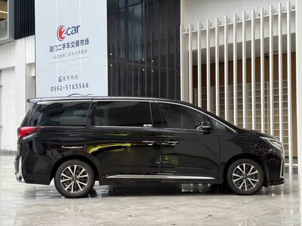 廣汽傳祺 M8  2021款 改款 領(lǐng)秀系列 390T 豪華版圖片