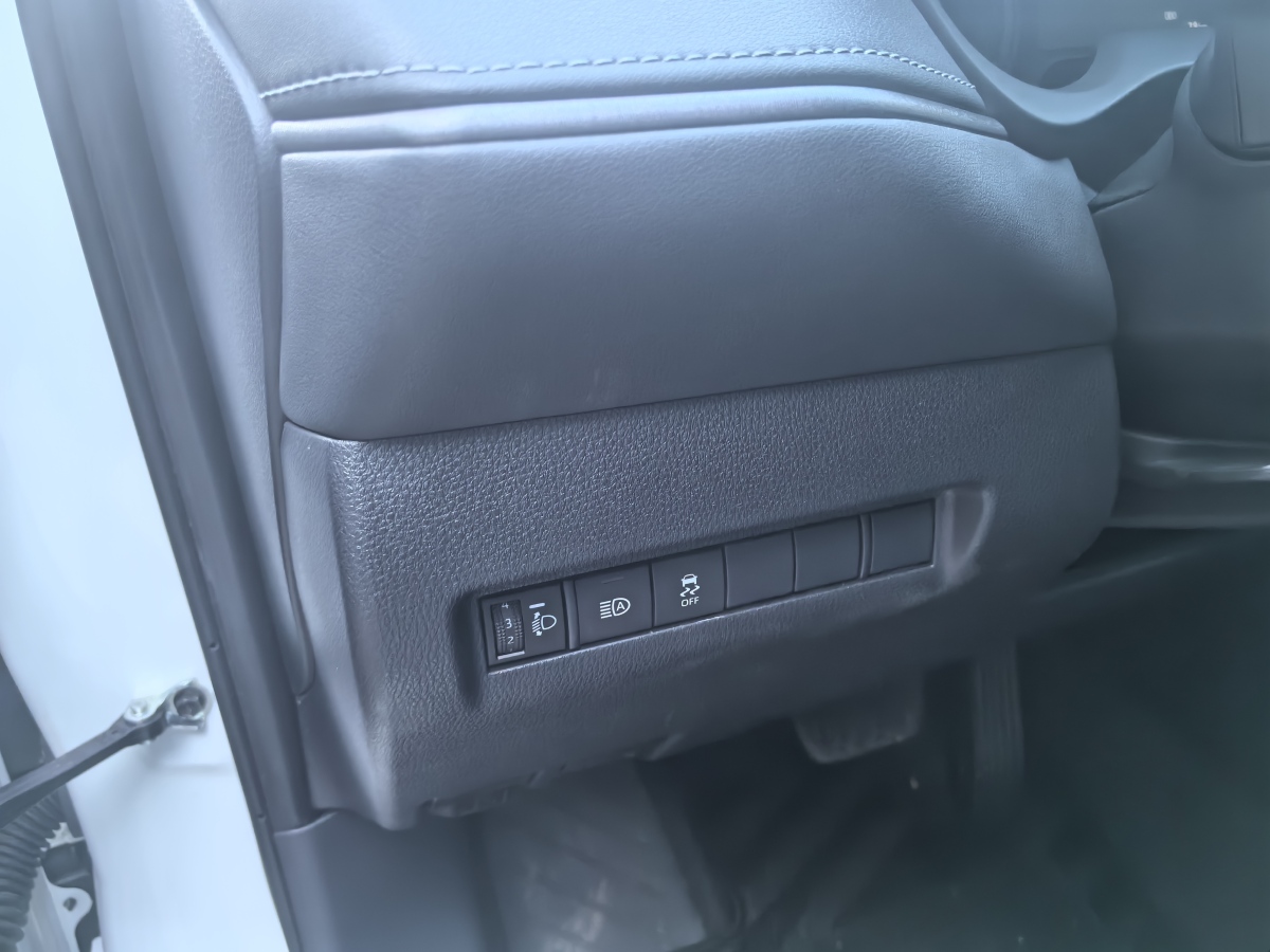 豐田 凌放HARRIER  2023款 2.0L CVT兩驅(qū)豪華版圖片