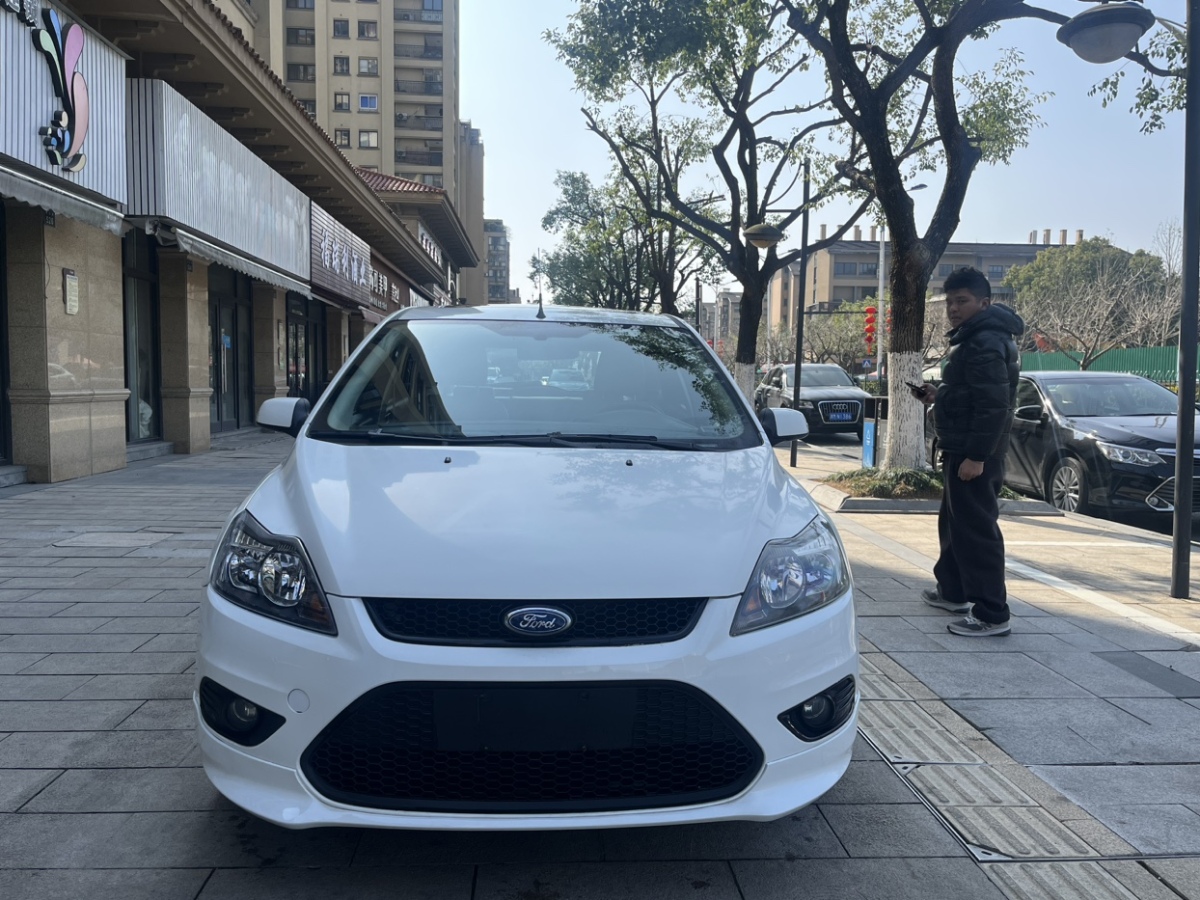 福特 ?？怂? 2013款 兩廂經(jīng)典 1.8L 手動基本型圖片