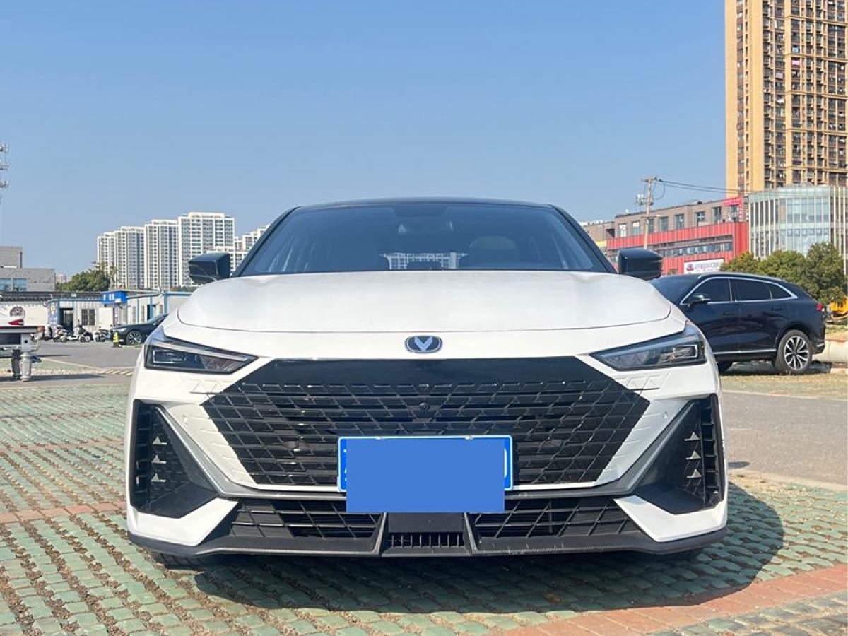 長安 長安UNI-V  2022款 1.5T 尊貴型圖片