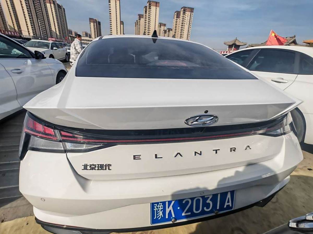 現(xiàn)代 伊蘭特  2023款 1.5L CVT LUX尊貴版圖片