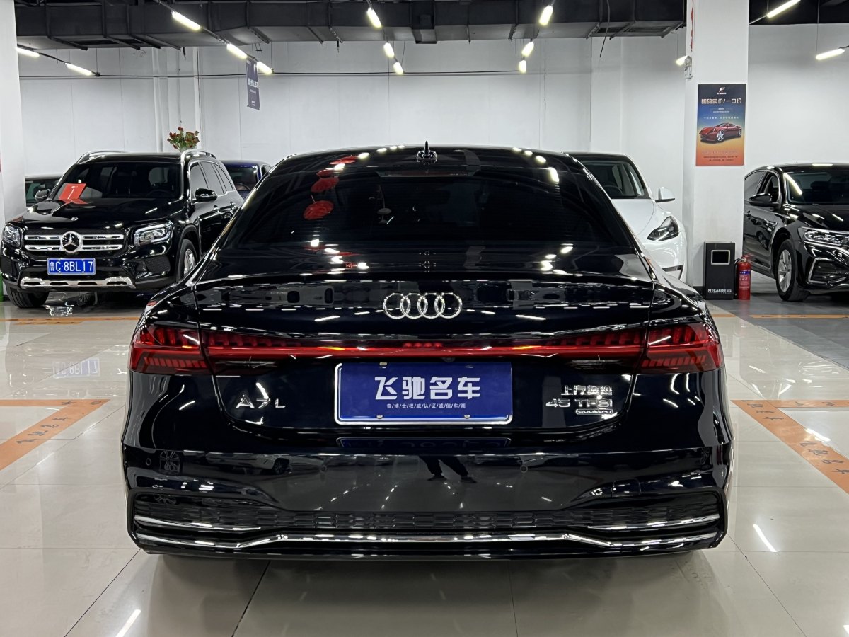 2023年11月奧迪 奧迪A7L  2024款 45TFSI quattro S-line 見遠(yuǎn)型 流晶套裝