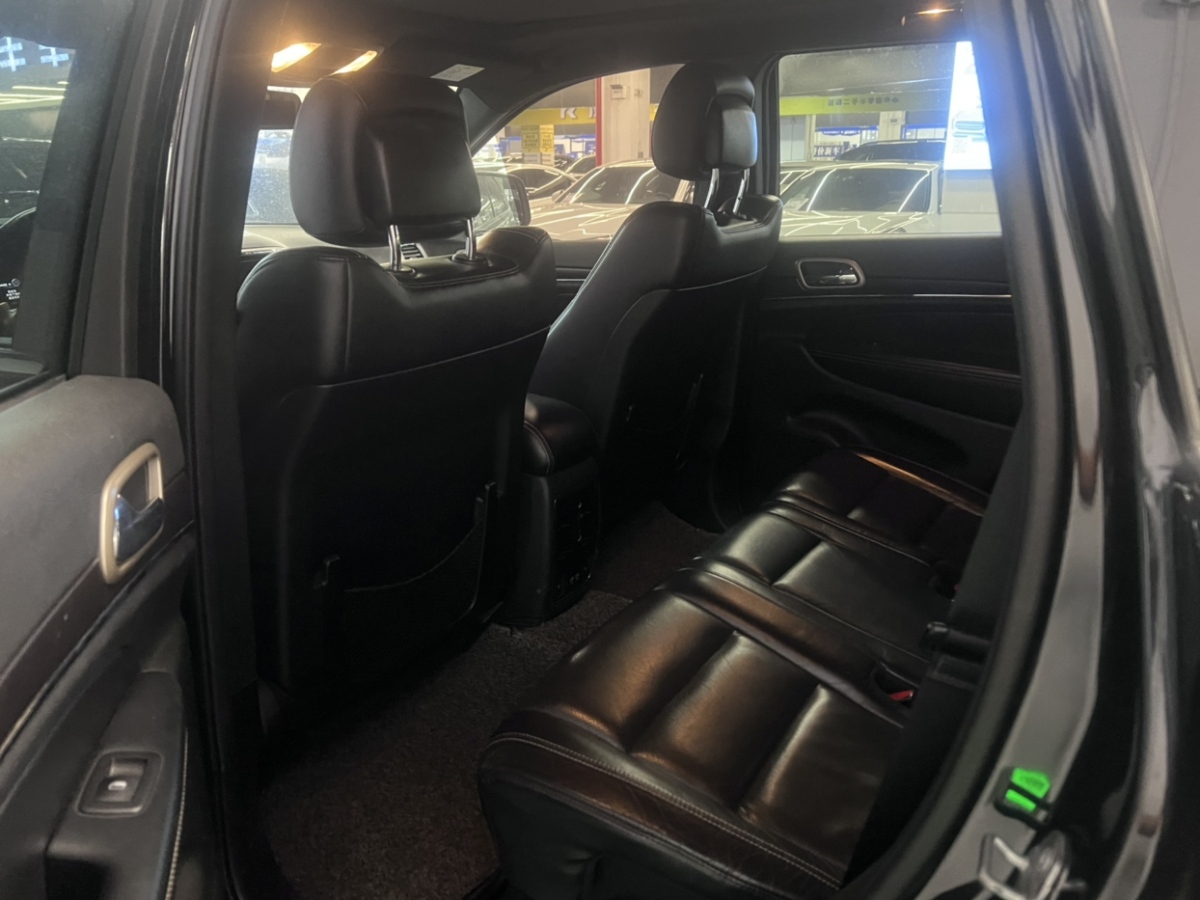 2014年11月Jeep 大切诺基  2014款 3.6L 舒适导航版