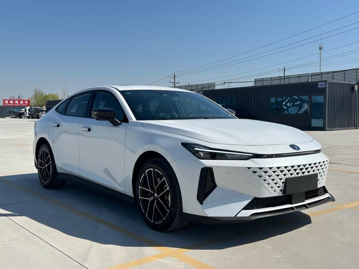 長(zhǎng)安 長(zhǎng)安UNI-V 智電iDD  2024款 藍(lán)鯨智電iDD 136km 智酷型圖片