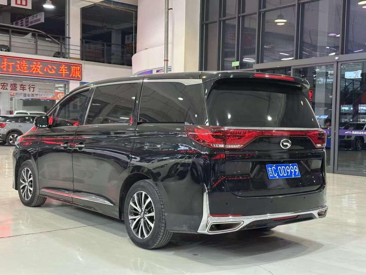 廣汽傳祺 M8  2021款 領(lǐng)秀系列 390T 尊享版圖片