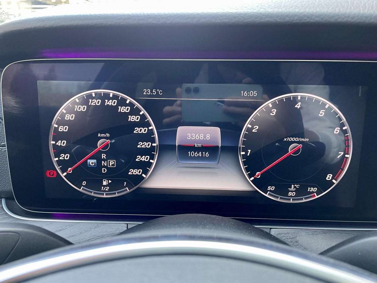 2018年9月奔驰 奔驰E级  2018款 改款 E 300 L 豪华型