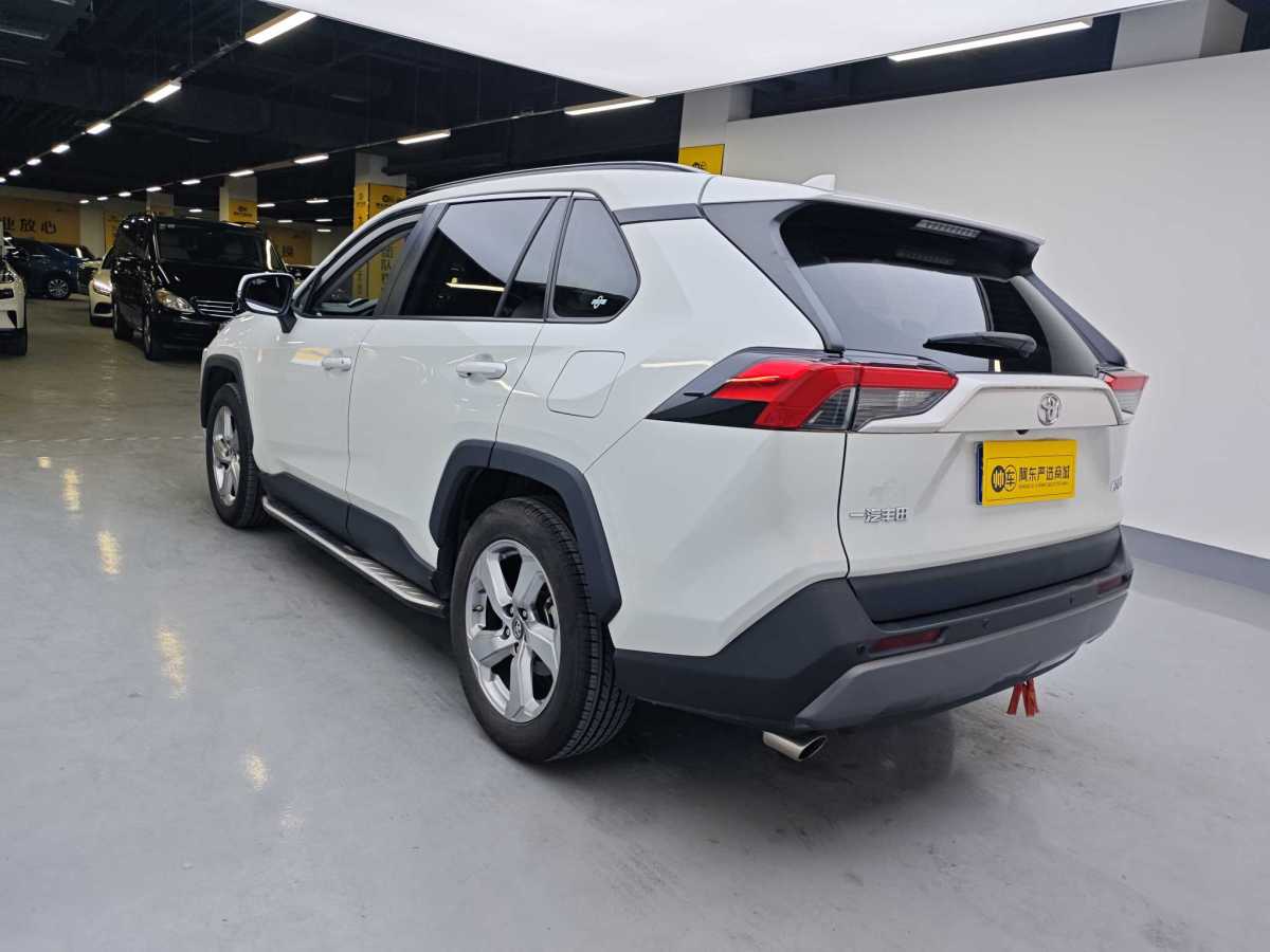 豐田 RAV4  2018款 榮放 2.0L CVT兩驅(qū)風(fēng)尚版圖片