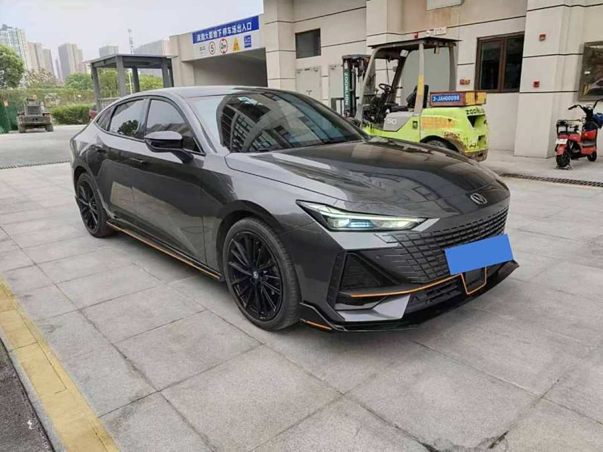 长安 长安UNI-V  2022款 1.5T 卓越型图片