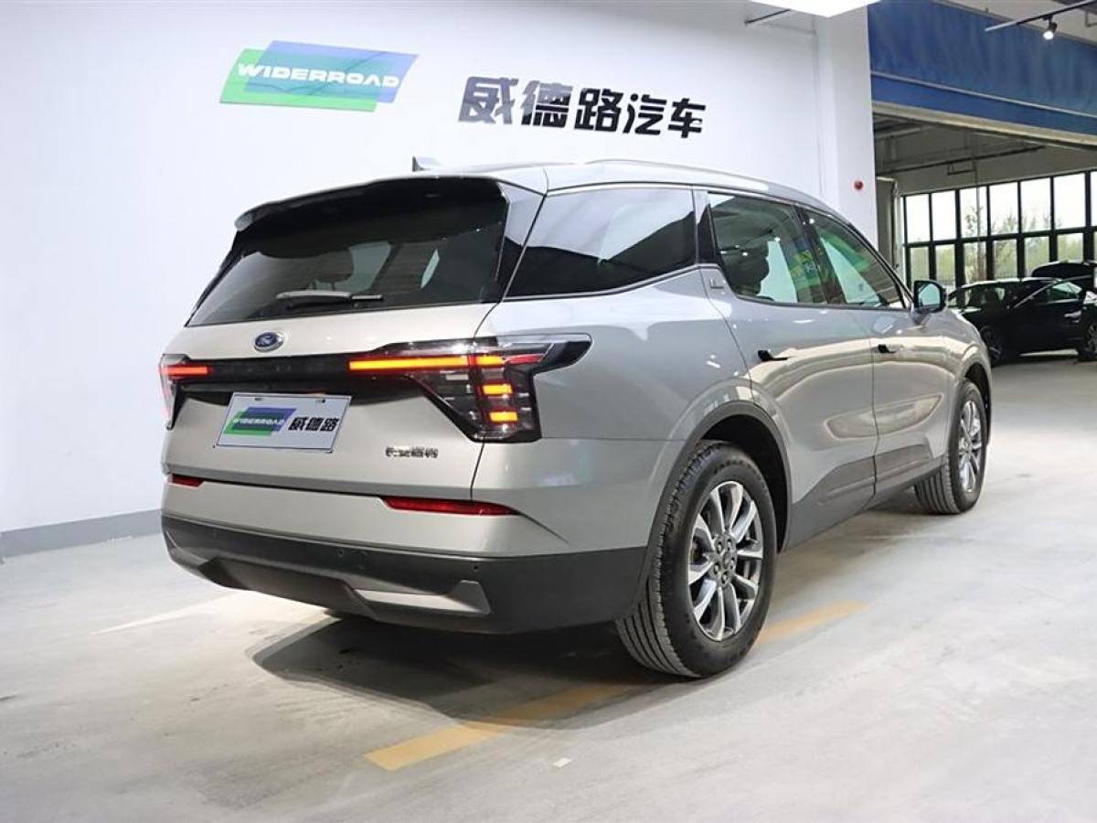 2023年7月福特 銳界  2023款 銳界L 2.0T EcoBoost 兩驅(qū)七座豪華型