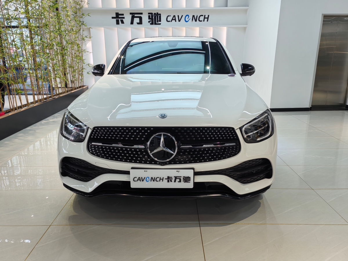 奔驰 奔驰GLC  2022款 改款 GLC 260 4MATIC 轿跑SUV图片