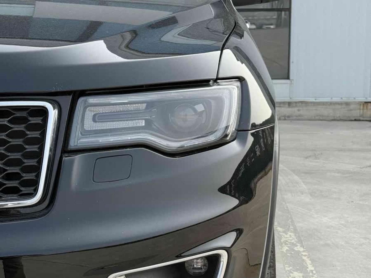 Jeep 大切諾基  2017款 3.6L 精英導(dǎo)航版圖片