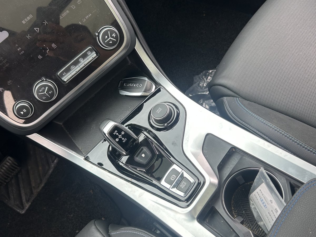 領(lǐng)克 領(lǐng)克01新能源  2019款  1.5T PHEV 勁Pro 國VI圖片