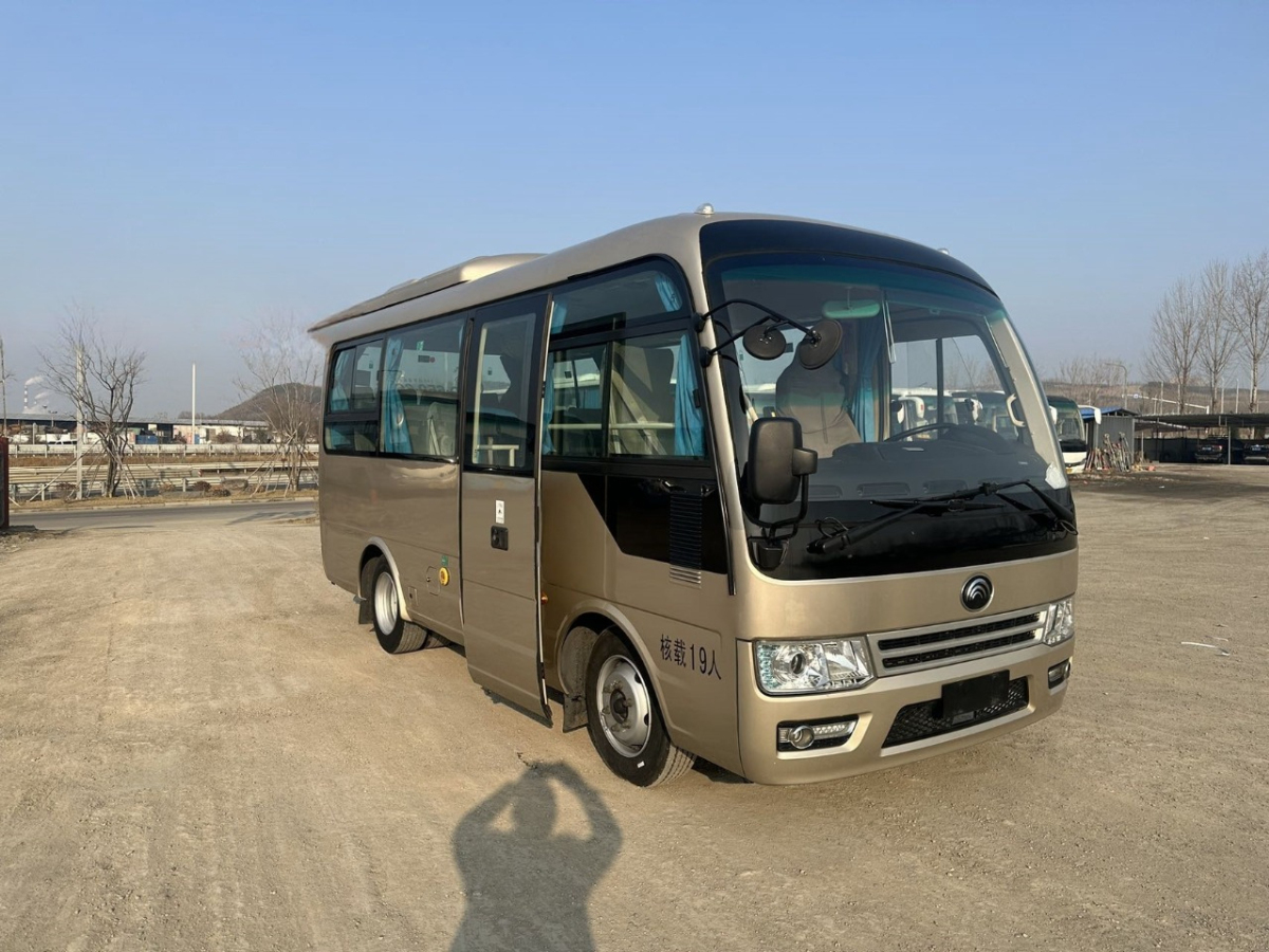 19座國(guó)五非營(yíng)運(yùn)宇通6609中型車(chē)圖片