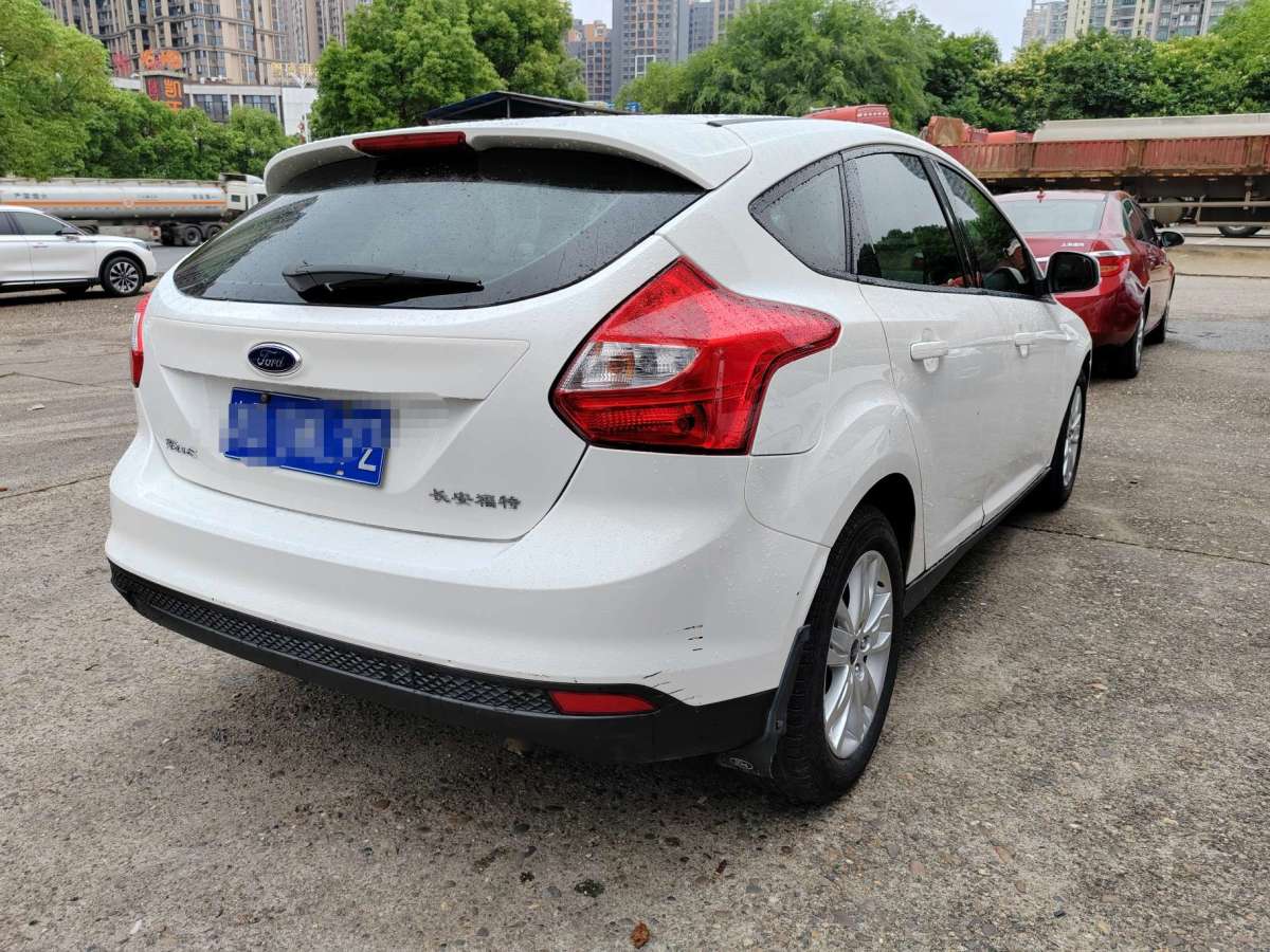 福特 ?？怂? 2015款 兩廂 1.6L 自動(dòng)舒適型圖片