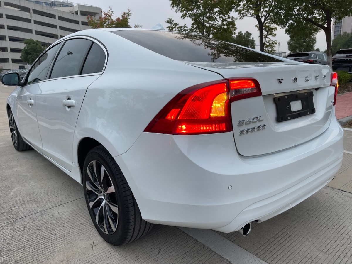 沃爾沃 S60L  2018款 T3 智進(jìn)進(jìn)取版圖片