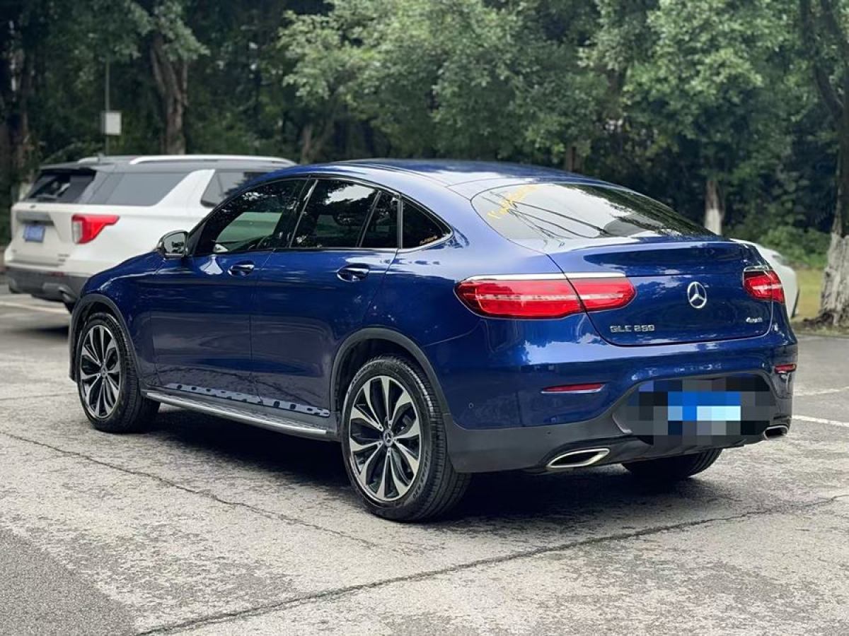 奔馳 奔馳GLC  2022款 改款 GLC 260 4MATIC 轎跑SUV圖片