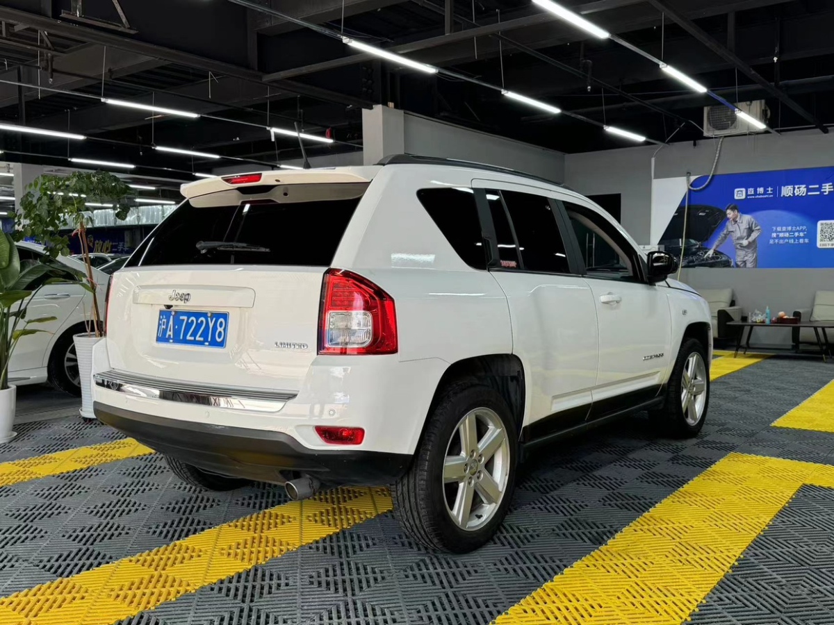 Jeep 指南者  2012款 2.0L 兩驅(qū)豪華版圖片