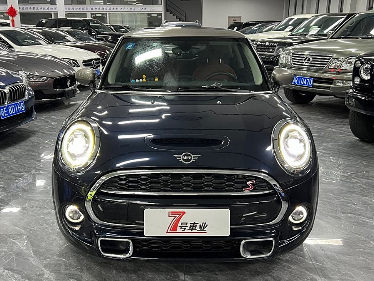 MINI MINI  2019款 2.0T COOPER S 藝術(shù)家圖片