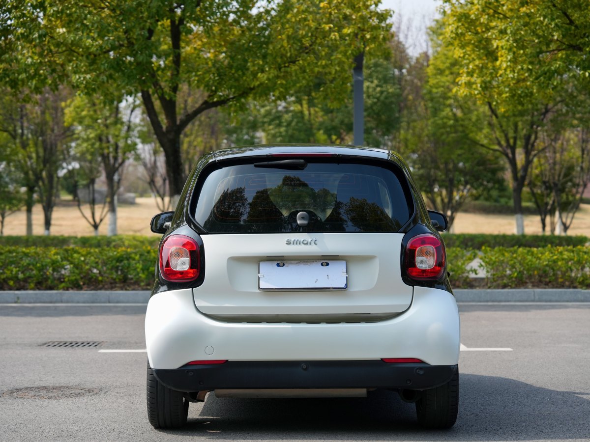 2016年12月smart fortwo  2016款 0.9T 66千瓦硬頂先鋒版