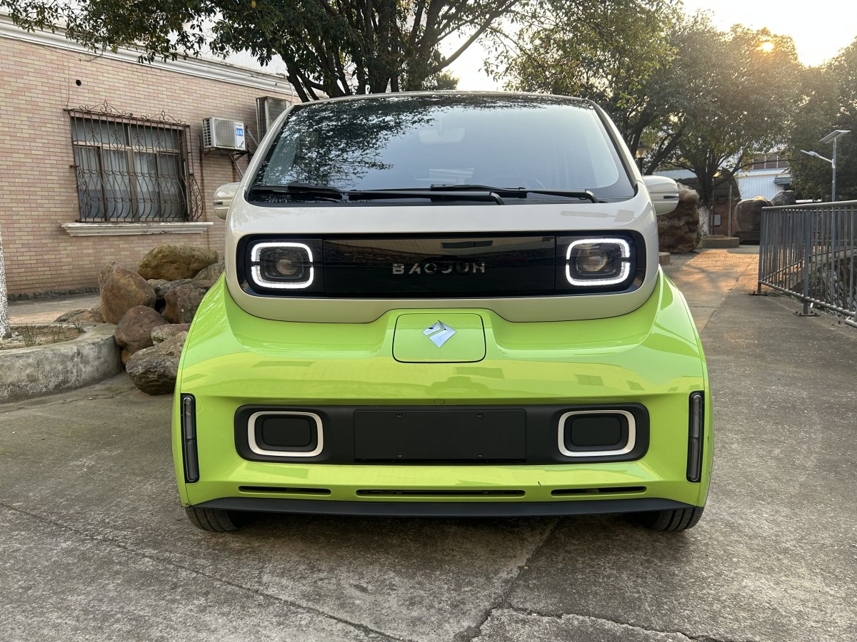 寶駿 寶駿KiWi EV  2022款 藝術(shù)家輕享版 三元鋰圖片