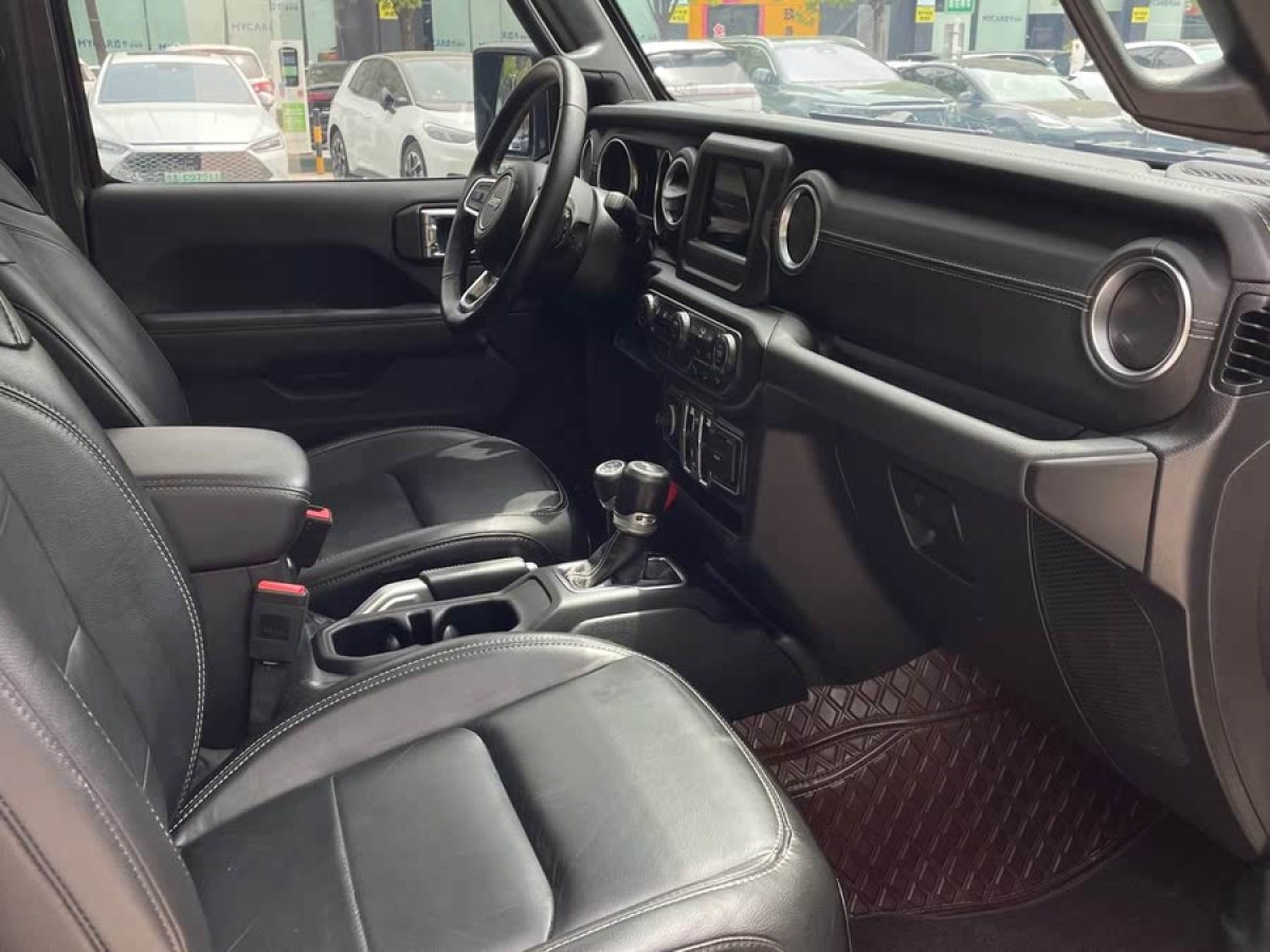 Jeep 牧馬人  2019款 2.0T Sahara 四門版 國VI圖片