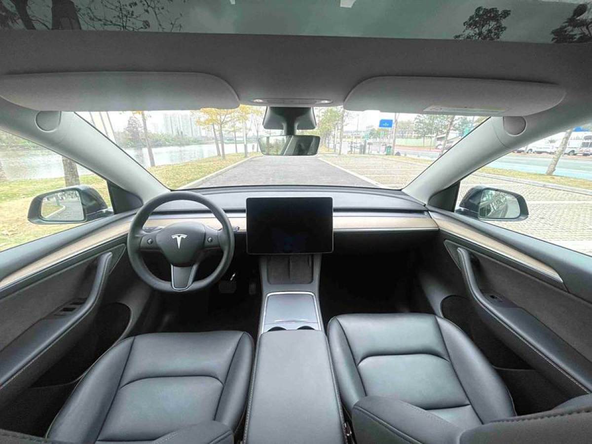 特斯拉 Model 3  2021款 改款 標(biāo)準(zhǔn)續(xù)航后驅(qū)升級版圖片