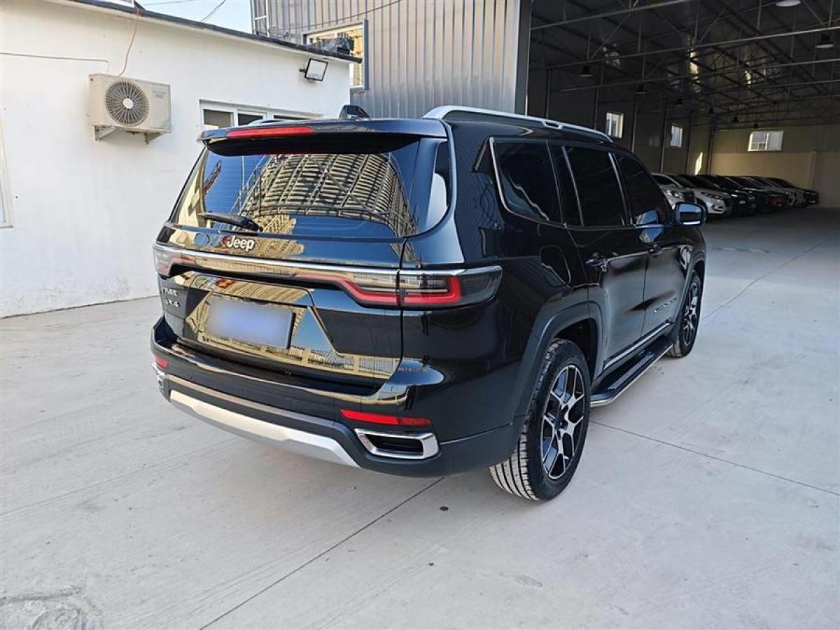 Jeep 大指揮官  2022款 2.0T 兩驅(qū)豪華版圖片