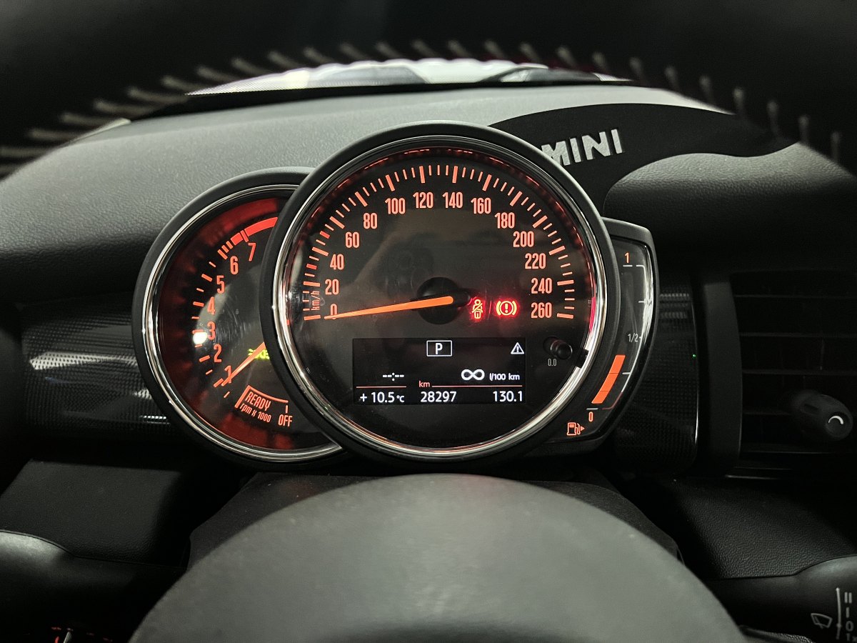 MINI MINI  2020款 1.5T COOPER 藝術(shù)家圖片