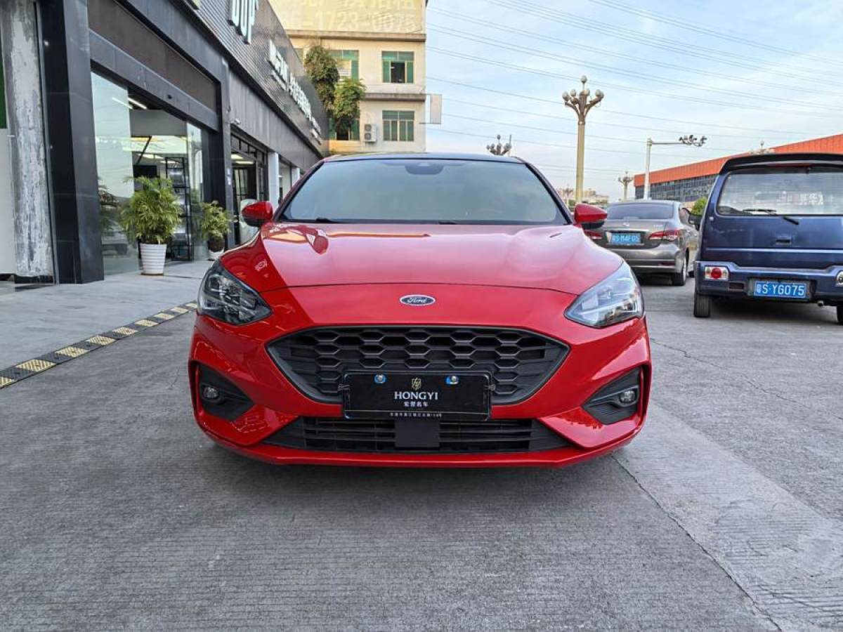 2019年12月福特 福克斯  2020款 三廂 EcoBoost 180 自動(dòng)ST Line