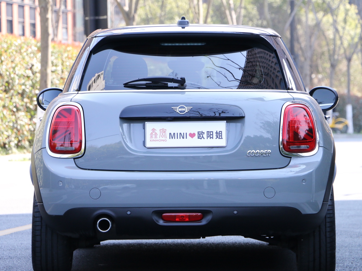 2020年12月MINI MINI  2021款 1.5T COOPER 藝術(shù)家 五門(mén)版