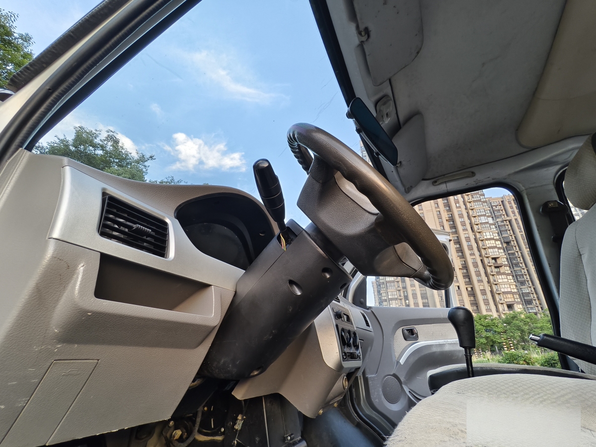 成功 V1  2015款 1.2L 標(biāo)準(zhǔn)型圖片
