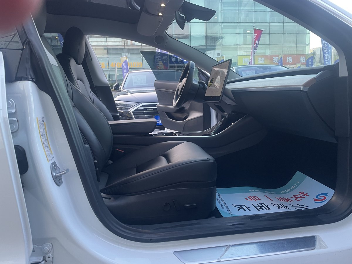 特斯拉 Model 3  2019款 標(biāo)準(zhǔn)續(xù)航后驅(qū)升級版圖片