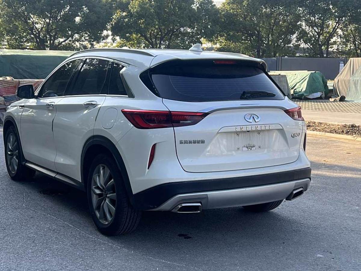 英菲尼迪 QX50  2020款 改款 2.0T 兩驅(qū)時尚版圖片